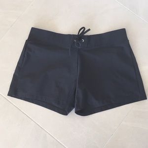 Girls Nike dri-fit black shorts (L12-14)